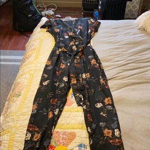 Boohoo floral jumpsuit (TALL)